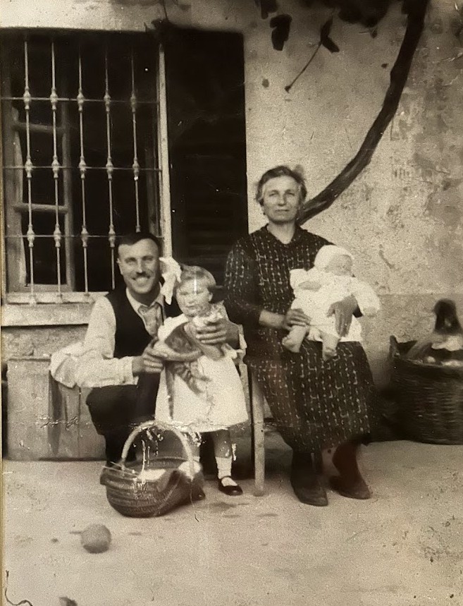 Alessandro Merelli con il giovane Tarcisio e la famiglia